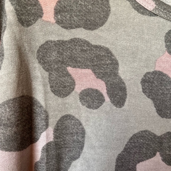 ⭐️Host Pick⭐️ Leopard Animal Print. Sizes S M L XL - Picture 2 of 2